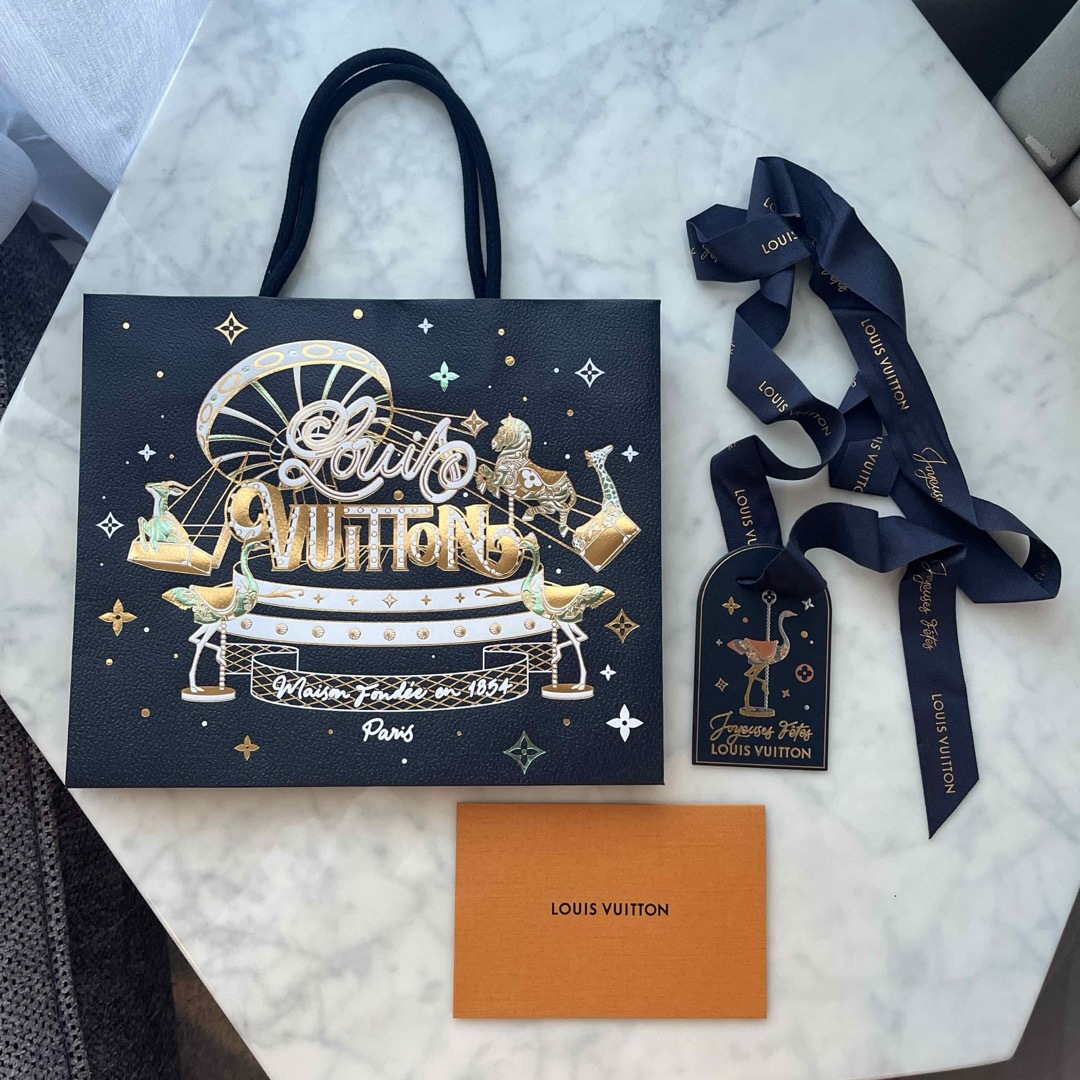 LOUIS VUITTON - ルイヴィトンホリデーショッパー2024の通販 by LOUIS VUITTON - ルイヴィトンホリデーショッパー2024の通販 by
