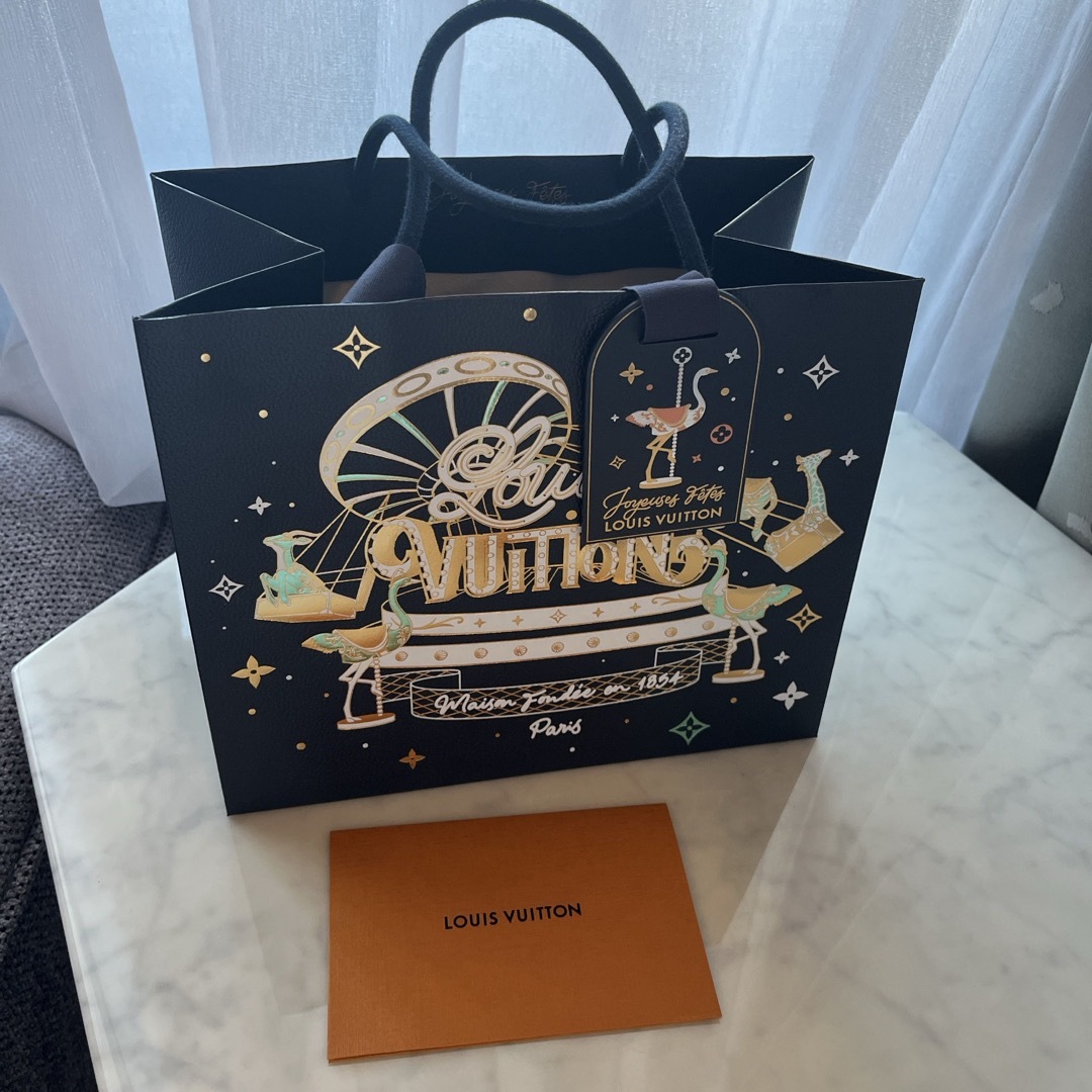 LOUIS VUITTON - ルイヴィトンホリデーショッパー2024の通販 by LOUIS VUITTON - ルイヴィトンホリデーショッパー2024の通販 by