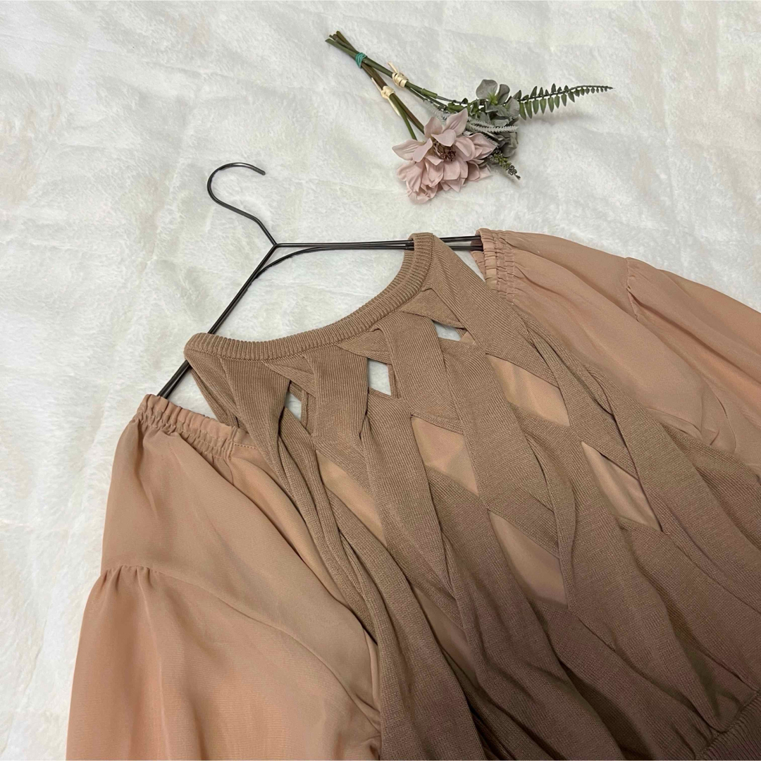 Ameri VINTAGE(アメリヴィンテージ)のAmeriアメリヴィンテージ　編みニット&シアーブラウストップセット★ベージュ レディースのトップス(シャツ/ブラウス(長袖/七分))の商品写真