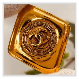 CHANEL - CHANEL シャネル ダイヤ型 ブローチ ゴールド メタル CHANEL - CHANEL シャネル ダイヤ型 ブローチ ゴールド メタル
