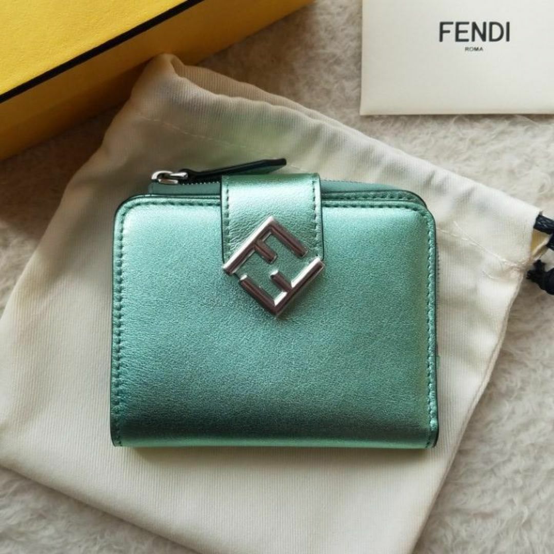 入手困難 FENDI フェンディ FFダイヤモンド メタリック 2つ折り財布 入手困難 FENDI フェンディ FFダイヤモンド メタリック 2つ折り財布