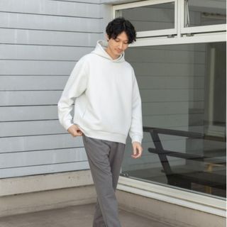 グローバルワーク(GLOBAL WORK)のグローバルワーク ライトクッションパーカー 白 新品未使用(パーカー)