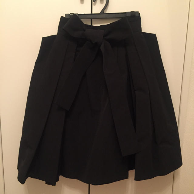 FRAY I.D(フレイアイディー)のFRAYID バックリボンスカート 美品 レディースのスカート(ひざ丈スカート)の商品写真