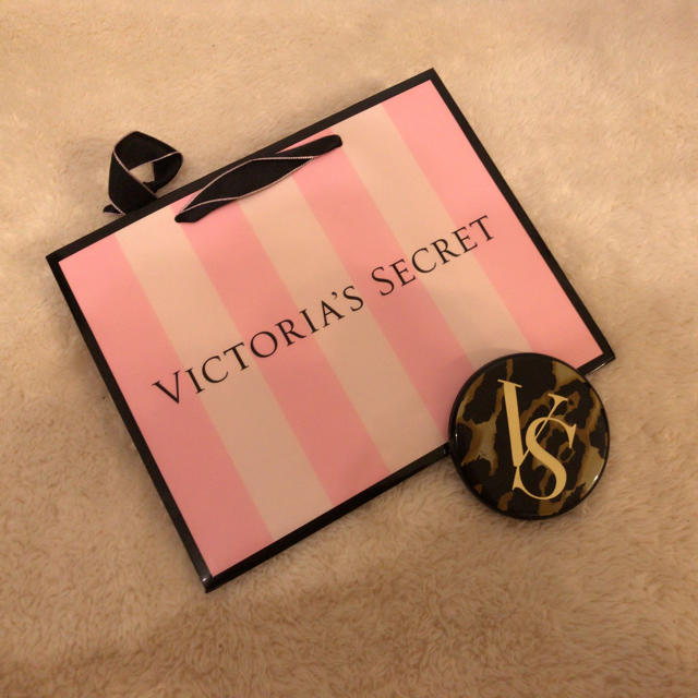 Victoria's Secret(ヴィクトリアズシークレット)のヴィクトリアシークレット 手鏡 コスメ/美容のコスメ/美容 その他(その他)の商品写真