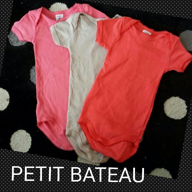 PETIT BATEAU(プチバトー)の新品プチバトーロンパース３枚組 キッズ/ベビー/マタニティのベビー服(~85cm)(ロンパース)の商品写真