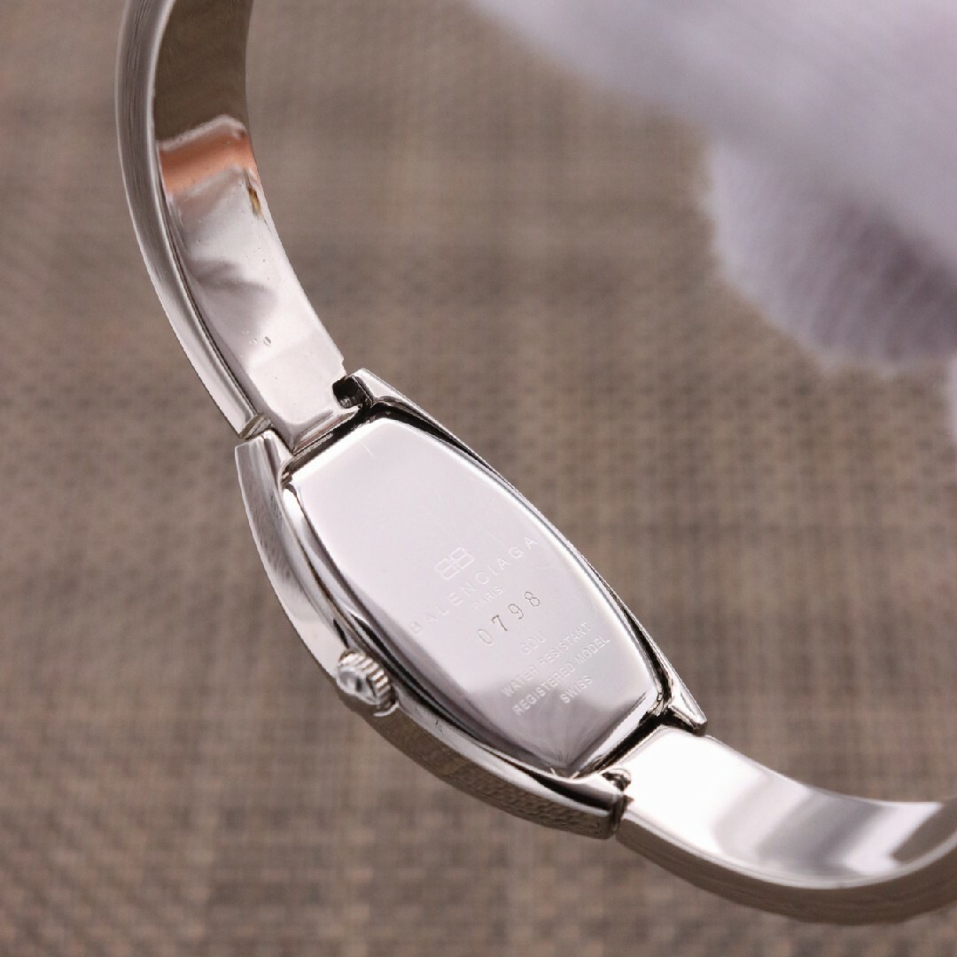 BALENCIAGA - ほぼ未使用品【新品電池】BALENCIAGA バングル BALENCIAGA - ほぼ未使用品【新品電池】BALENCIAGA バングル