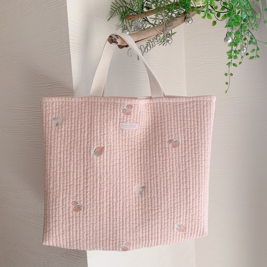 いちご 刺繍ヌビ レッスンバッグ マチありの通販 by nano and いちご 刺繍ヌビ レッスンバッグ マチありの通販 by nano and