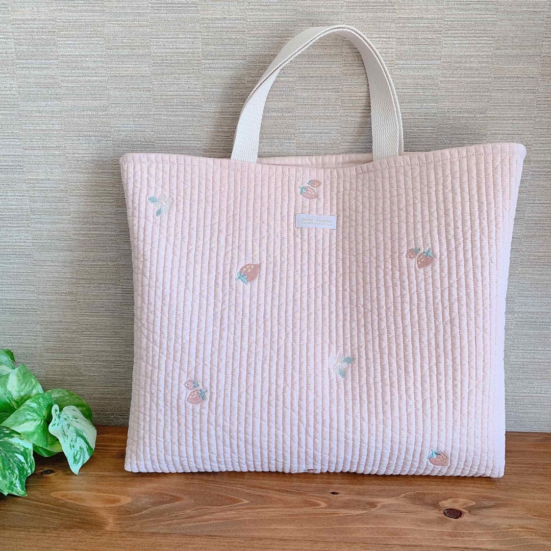 いちご 刺繍ヌビ レッスンバッグ マチありの通販 by nano and いちご 刺繍ヌビ レッスンバッグ マチありの通販 by nano and
