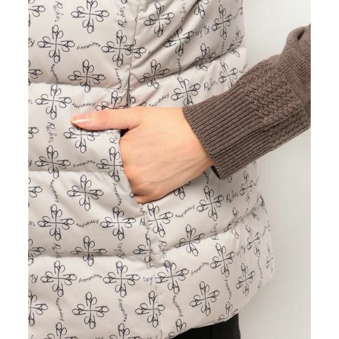 新品【ROCHASロシャス ~レリアン~】ロゴ総柄 ダウンベスト 13+ 新品【ROCHASロシャス ~レリアン~】ロゴ総柄 ダウンベスト 13+