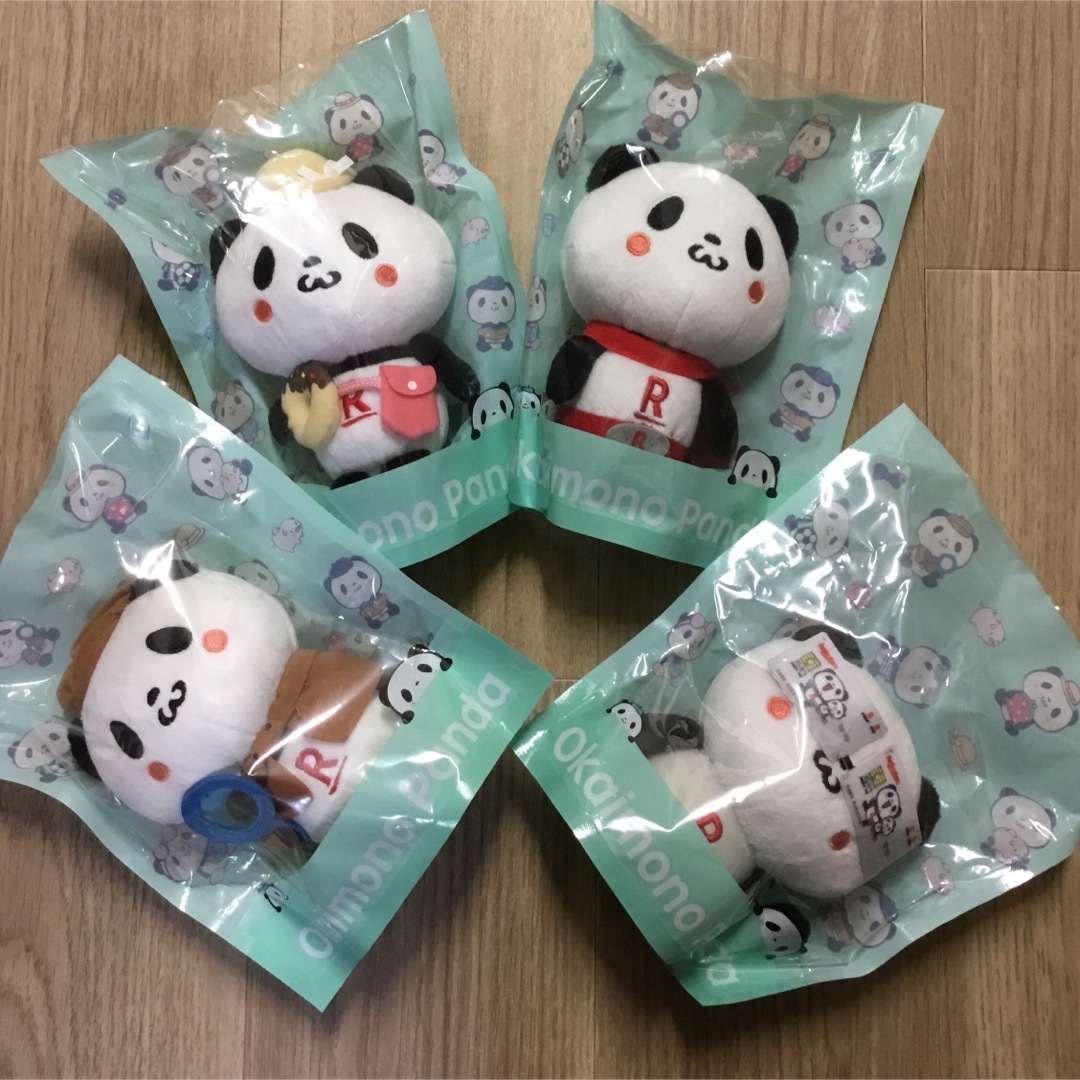 Rakuten(ラクテン)の楽天パンダ ぬいぐるみ4体セット エンタメ/ホビーのおもちゃ/ぬいぐるみ(ぬいぐるみ)の商品写真