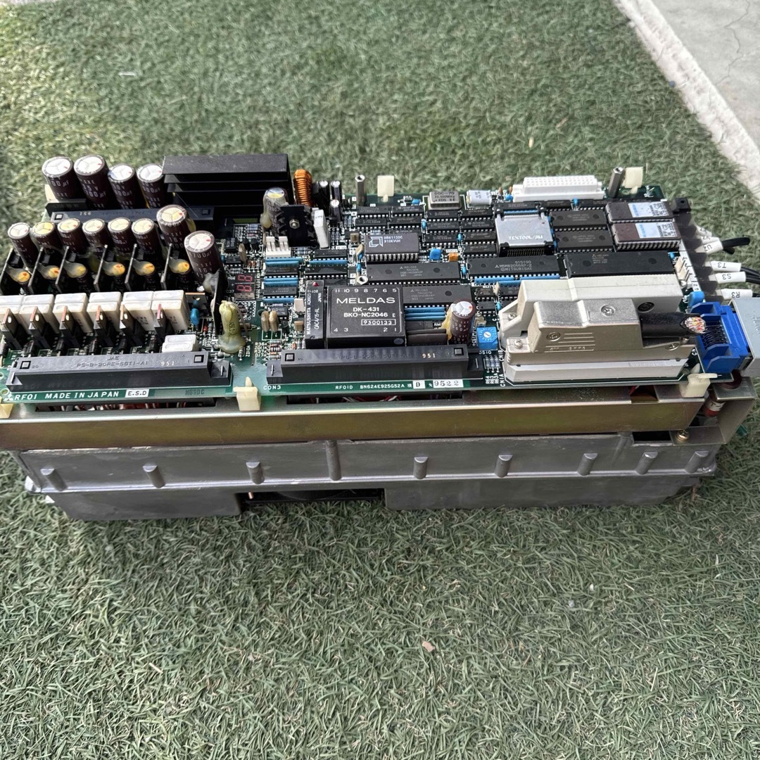 三菱 MR-S1-200-E01 サーボドライブ MRS1200E01 三菱 MR-S1-200-E01 サーボドライブ MRS1200E01