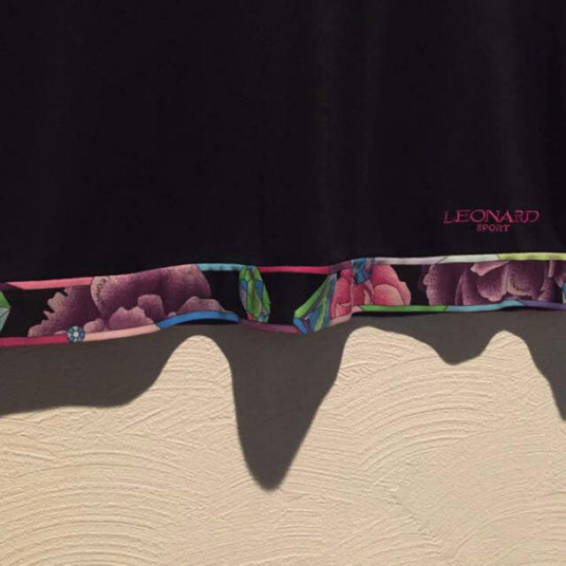 LEONARD(レオナール)の送料込みleonardsportの黒トップス レディースのトップス(Tシャツ(半袖/袖なし))の商品写真