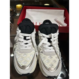 VALENTINO(スニーカー)のフリマアイテム一覧 VALENTINO(スニーカー)のフリマアイテム一覧