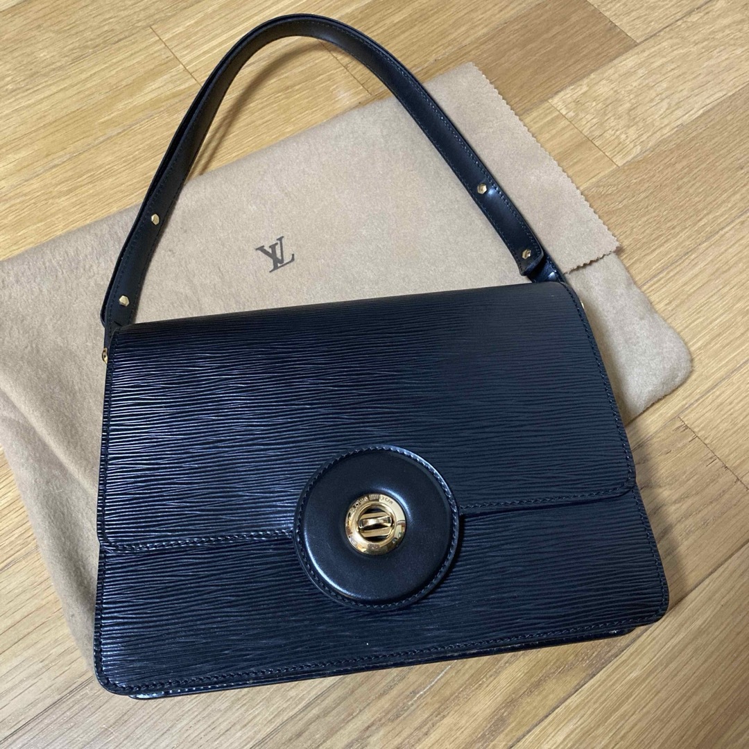 LOUIS VUITTON - ルイヴィトン　エピ　ショルダーバック　黒