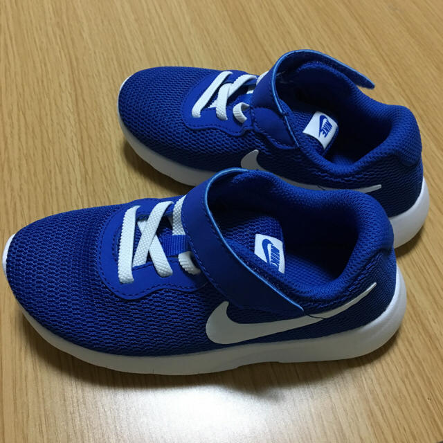 NIKE(ナイキ)のナイキ タンジュン PSV 400 キッズ/ベビー/マタニティのキッズ靴/シューズ(15cm~)(スニーカー)の商品写真