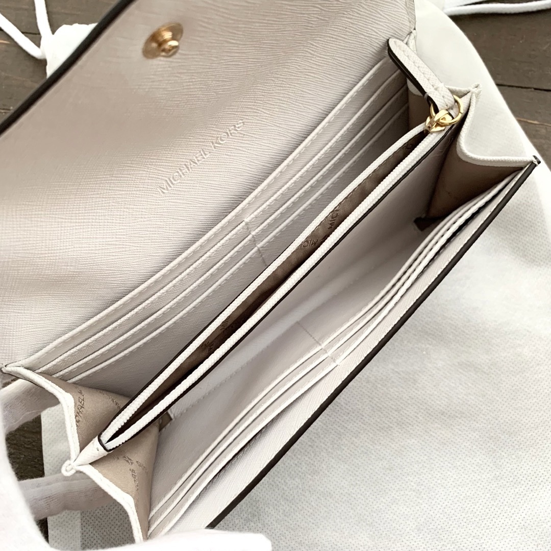 MICHAEL KORS - 新品未使用 マイケルコース 長財布 フラップ 白 MICHAEL KORS - 新品未使用 マイケルコース 長財布 フラップ 白