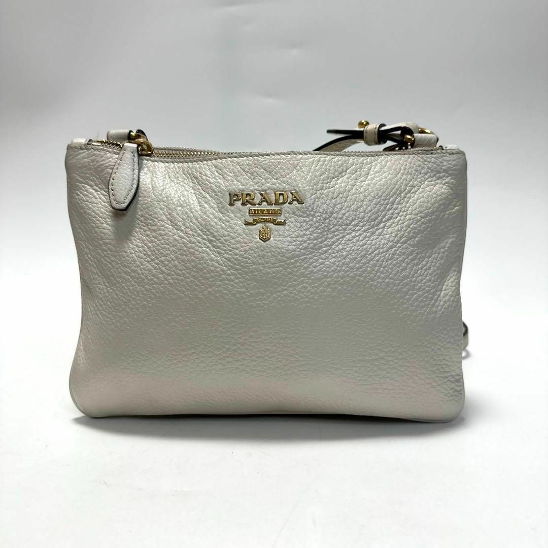 i16【極美品】プラダ　ヴィッテロ　シボ革　レザ　ロゴ金具　ショルダーバッグ. PRADA - i16【極美品】プラダ ヴィッテロ シボ革 レザ ロゴ金具