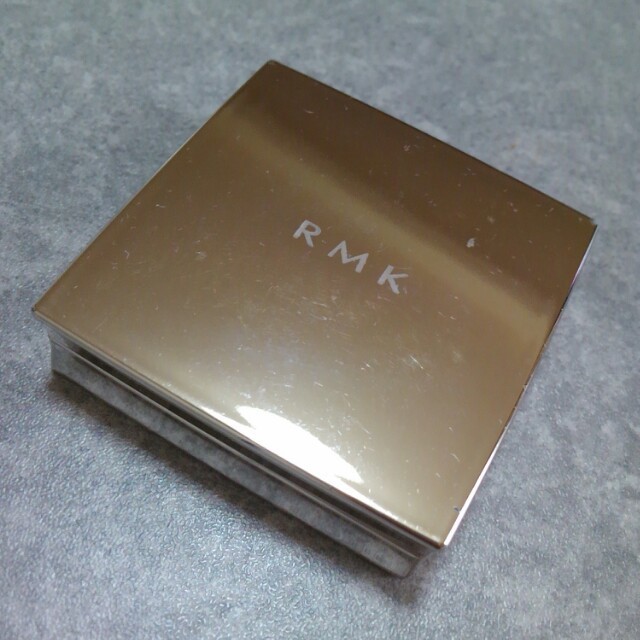 RMK(アールエムケー)の《処分価格》RMK限定アイシャドウ コスメ/美容のベースメイク/化粧品(その他)の商品写真