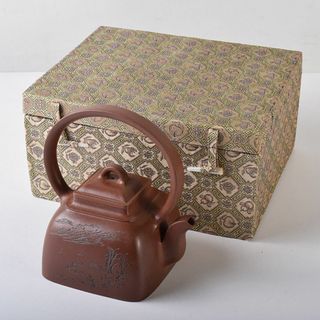 中国 紫砂 朱泥 山水文 四方急須 茶壷 在銘 V R8216の通販 by 中国 紫砂 朱泥 山水文 四方急須 茶壷 在銘 V R8216の通販 by