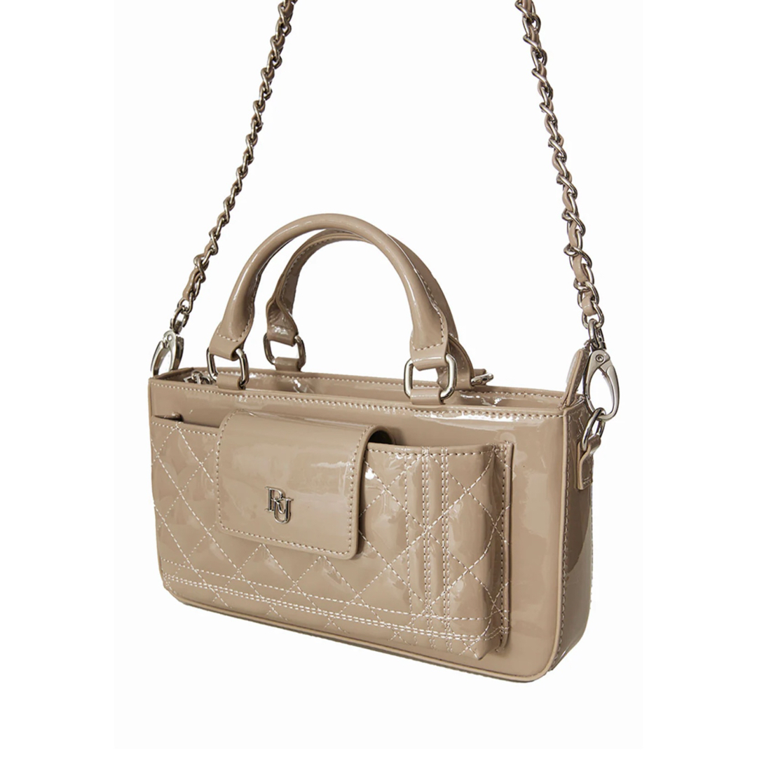 Riu Enamel quilting phone bagの通販 by r|ラクマ Riu Enamel quilting phone bagの通販 by r|ラクマ