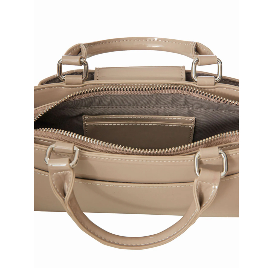 Riu Enamel quilting phone bagの通販 by r|ラクマ Riu Enamel quilting phone bagの通販 by r|ラクマ