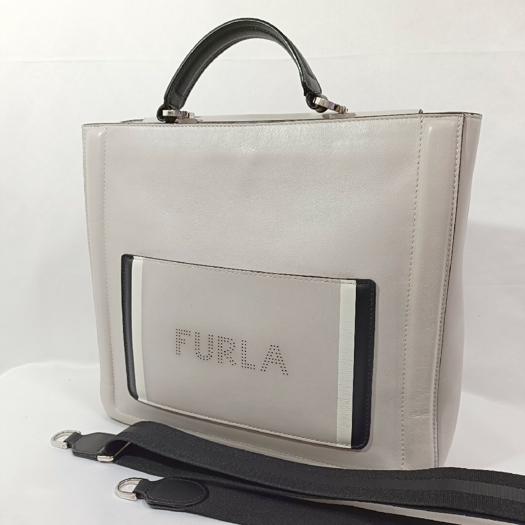 正規品 FURLA フルラ トートバッグ 2way ショルダー付き レアーレ 白 正規品 FURLA フルラ トートバッグ 2way ショルダー付き レアーレ 白