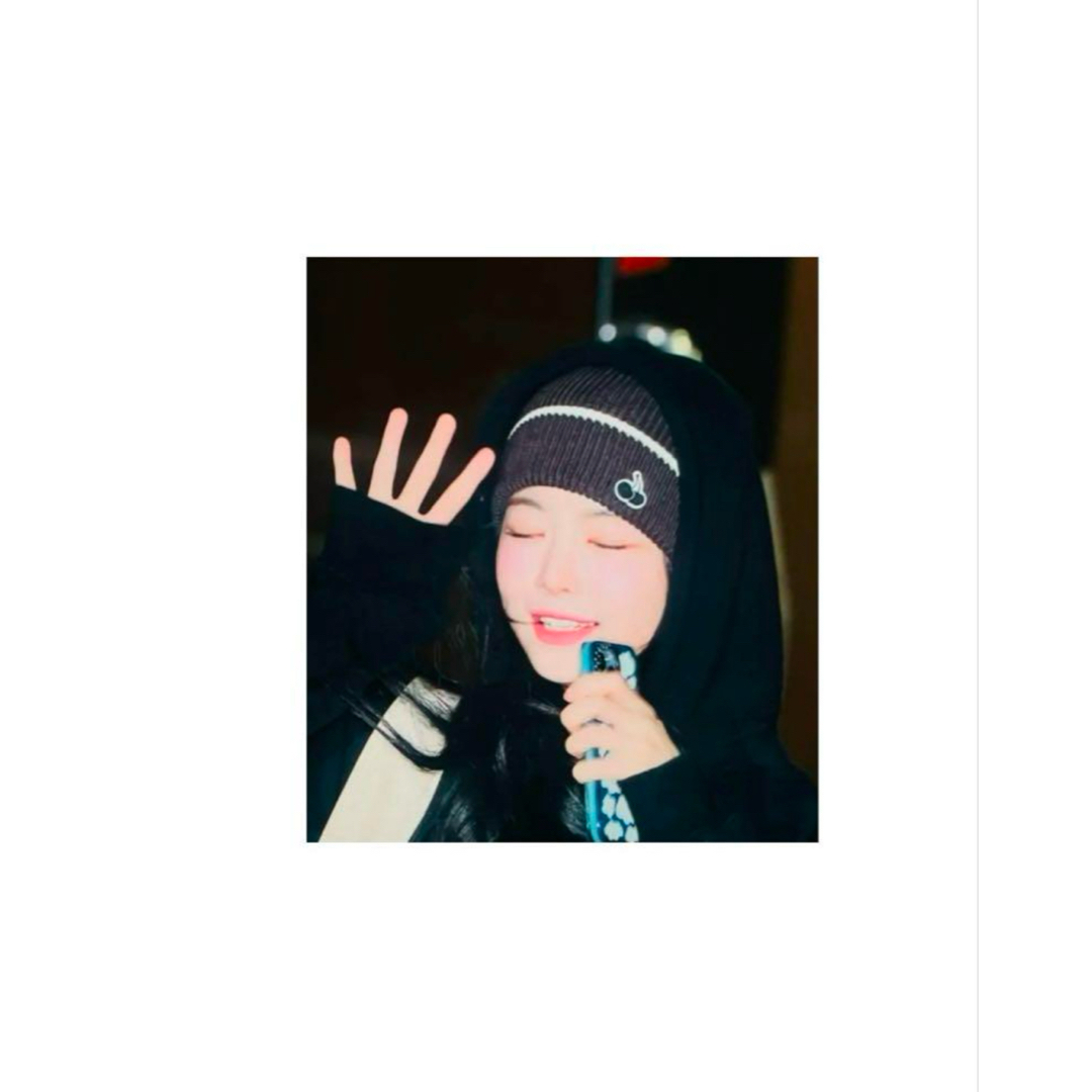 KIRSH ビーニー ニット帽 チェリー ブラック エンタメ/ホビーのタレントグッズ(アイドルグッズ)の商品写真