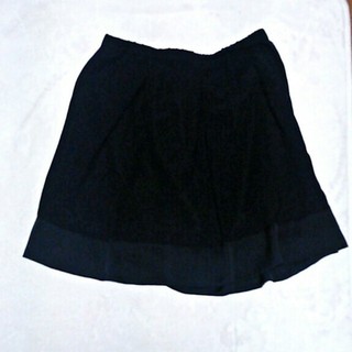 ユニクロ(UNIQLO)の膝たけスカート 黒(ひざ丈スカート)