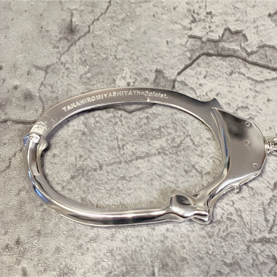美品 bone shaped handcuffs bracelet. L 美品 bone shaped handcuffs bracelet. L