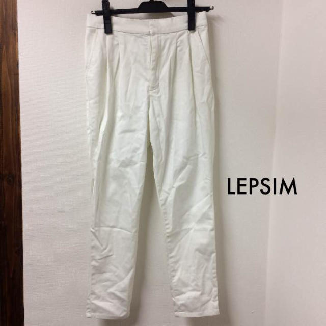 LEPSIM LOWRYS FARM(レプシィムローリーズファーム)のLEPSIM 白のカジュアルパンツ＊春物 レディースのパンツ(カジュアルパンツ)の商品写真