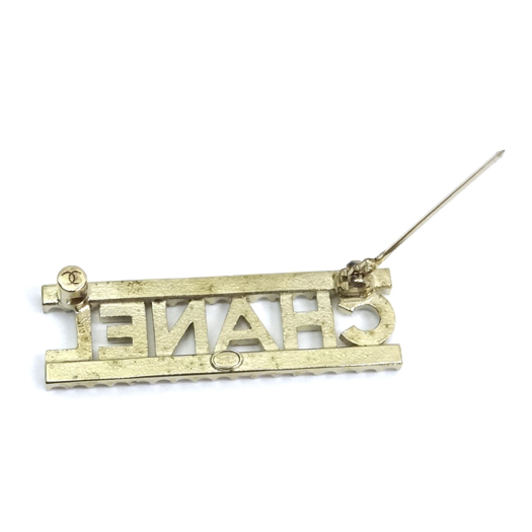 CHANEL - シャネル ロゴラインストーンブローチ メタル ゴールド CHANEL - シャネル ロゴラインストーンブローチ メタル ゴールド