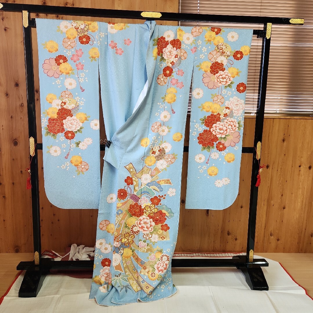 12-105 正絹 振袖 豪華 金駒 金彩 紋意匠 身丈168cm 水色 12-105 正絹 振袖 豪華 金駒 金彩 紋意匠 身丈168cm 水色
