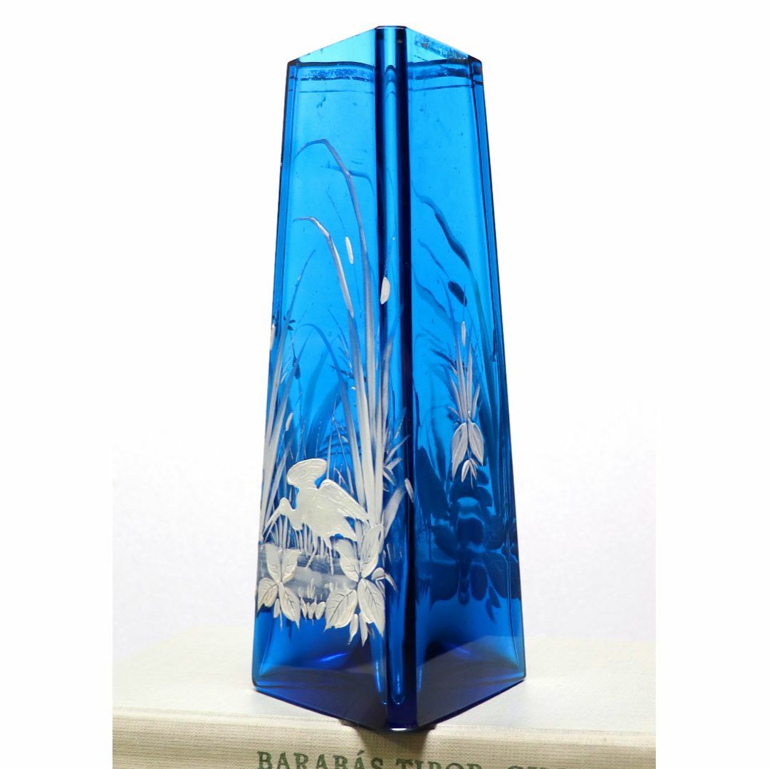 Baccarat(バカラ)のオールド・バカラ 1880年 青色ガラス ジャポニスム 金彩エナメル 鶴文 花瓶 インテリア/住まい/日用品のインテリア小物(花瓶)の商品写真