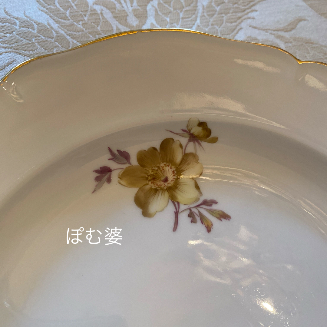 KPMベルリン】金彩 手描き ディナー皿 「大きな花/いずれも KPMベルリン】金彩 手描き ディナー皿 「大きな花/いずれも