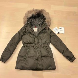 MONCLER(ダウンコート ・ グリーン・カーキ/緑色系)のフリマ MONCLER(ダウンコート ・ グリーン・カーキ/緑色系)のフリマ