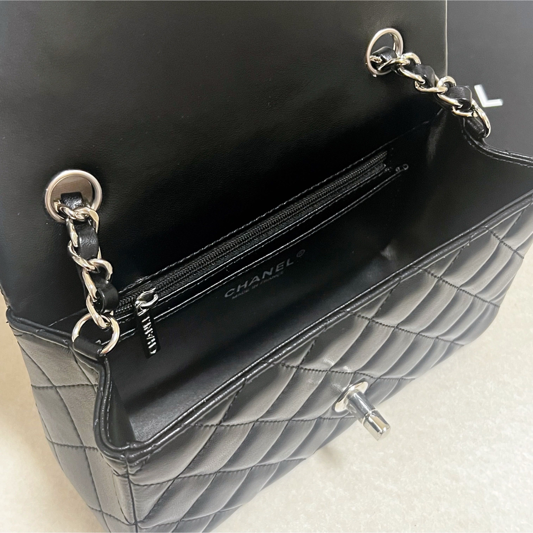 希少 シャネル マトラッセ ミニ ラムスキン フラップ シルバー 希少 シャネル マトラッセ ミニ ラムスキン フラップ シルバー