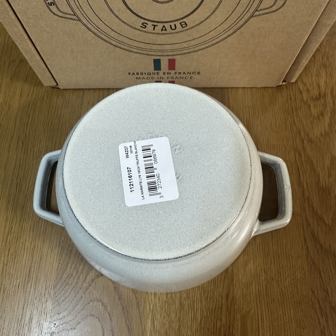 STAUB - 新品 ストウブ staub ワナベ リリー カンパーニュ 16CM STAUB - 新品 ストウブ staub ワナベ リリー カンパーニュ 16CM