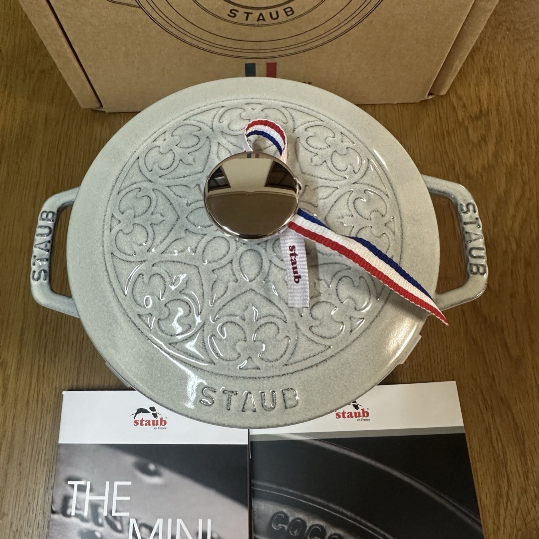 STAUB - 新品 ストウブ staub ワナベ リリー カンパーニュ 16CM STAUB - 新品 ストウブ staub ワナベ リリー カンパーニュ 16CM