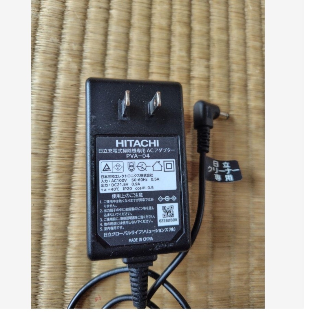 HITACHIコードレスクリーナー用ACアダプターPVA-04 日立 スマホ/家電/カメラの生活家電(変圧器/アダプター)の商品写真