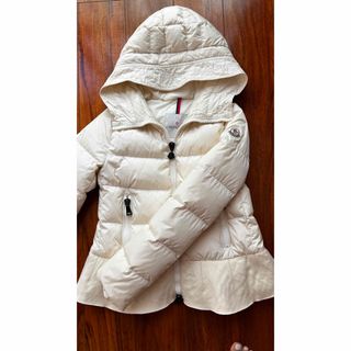 MONCLER(フリル ・ ダウンジャケット)のフリマアイテム一覧 MONCLER(フリル ・ ダウンジャケット)のフリマアイテム一覧
