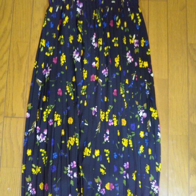 ZARA(ザラ)のZARA 美品 大人気完売花柄プリーツスカート Sサイズ レディースのスカート(ひざ丈スカート)の商品写真
