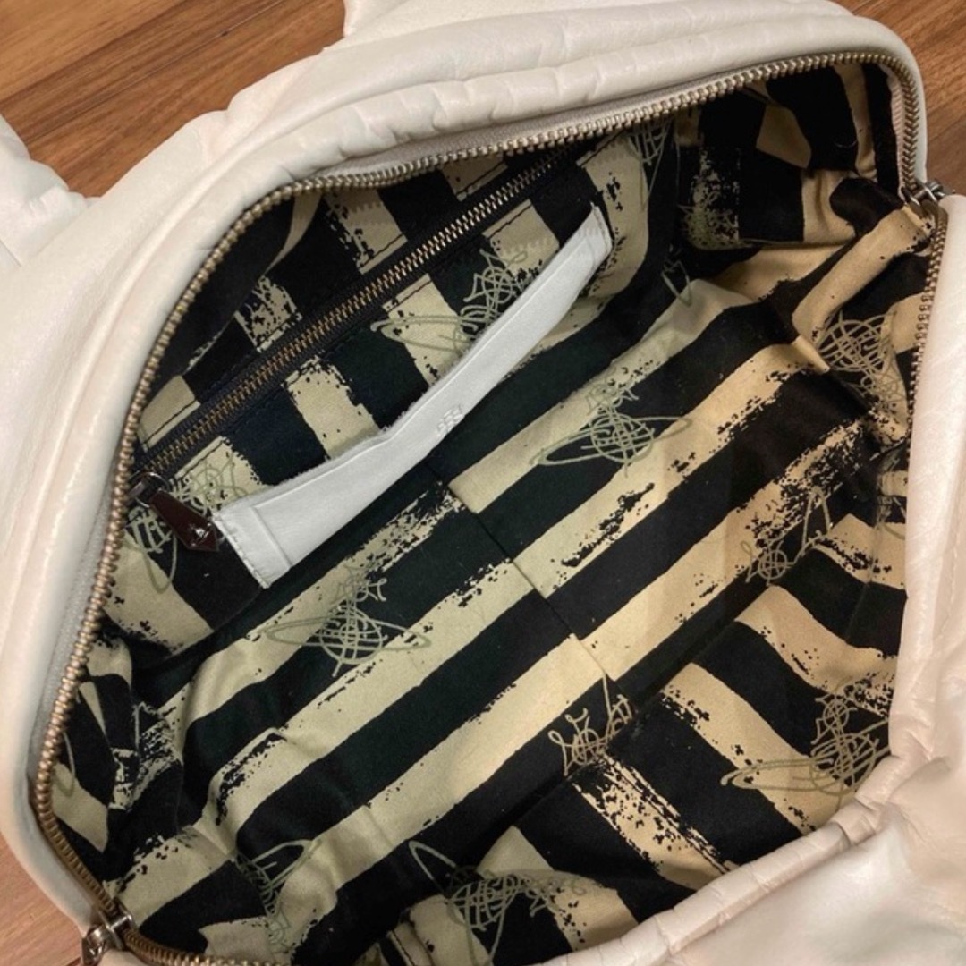良品】vivienne westwood レザー ミニ ボストン バッグ 白 良品】vivienne westwood レザー ミニ ボストン バッグ 白