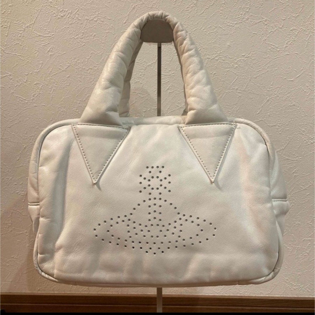 良品】vivienne westwood レザー ミニ ボストン バッグ 白 良品】vivienne westwood レザー ミニ ボストン バッグ 白