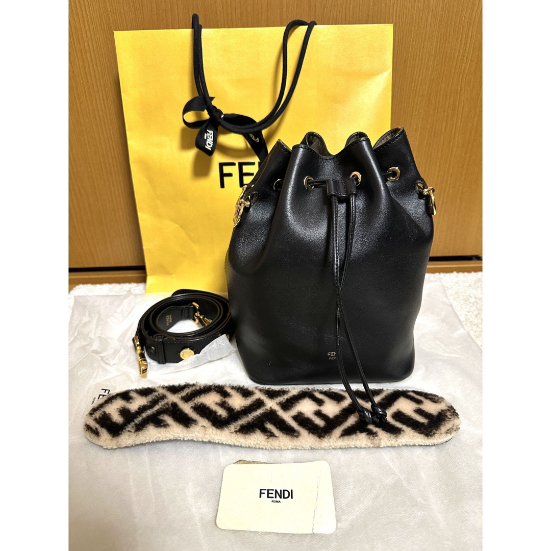 FENDI モントレゾール レザー 巾着型 ショルダーバッグ ストラップ FENDI モントレゾール レザー 巾着型 ショルダーバッグ ストラップ