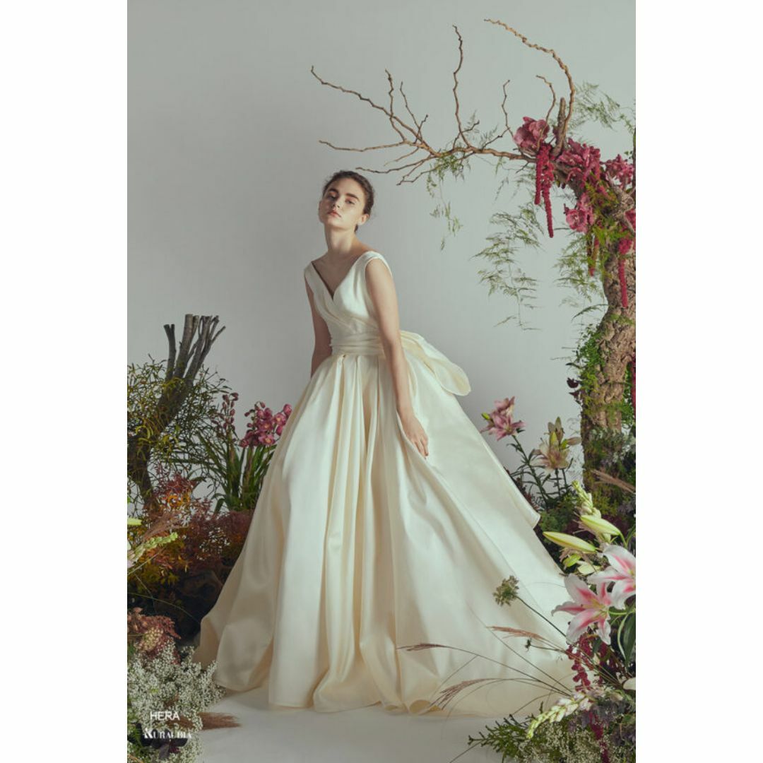 ♡】豪華なウェディングドレス (豪華なビーズのアイボリー ♡】豪華なウェディングドレス (豪華なビーズのアイボリー