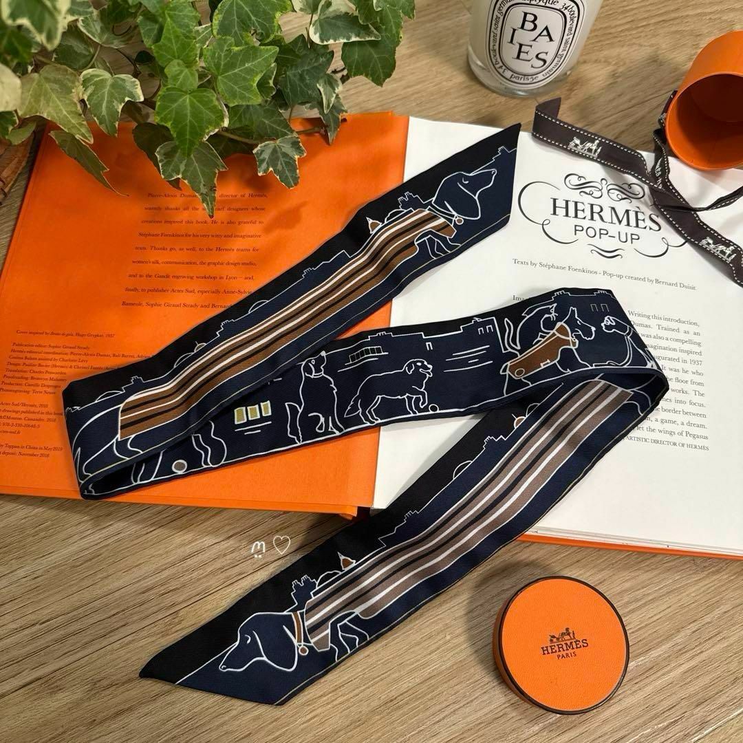 HERMES エルメス ツイリー パリジャンの犬 シルクスカーフ ドッグ HERMES エルメス ツイリー パリジャンの犬 シルクスカーフ ドッグ