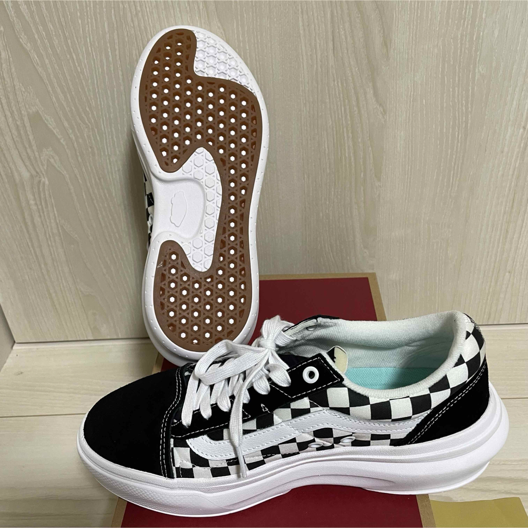 VANS - 新品限定レア VANS スニーカー OldSkoolOver厚底 黒白 VANS - 新品限定レア VANS スニーカー OldSkoolOver厚底 黒白