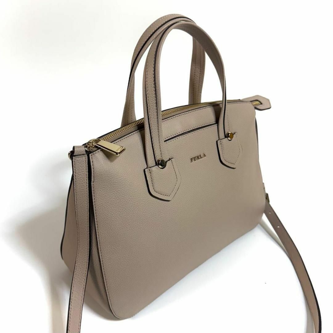 極美品】FURLA レザー 2WAY ハンドバッグ ベージュ 保存袋付き 極美品】FURLA レザー 2WAY ハンドバッグ ベージュ 保存袋付き