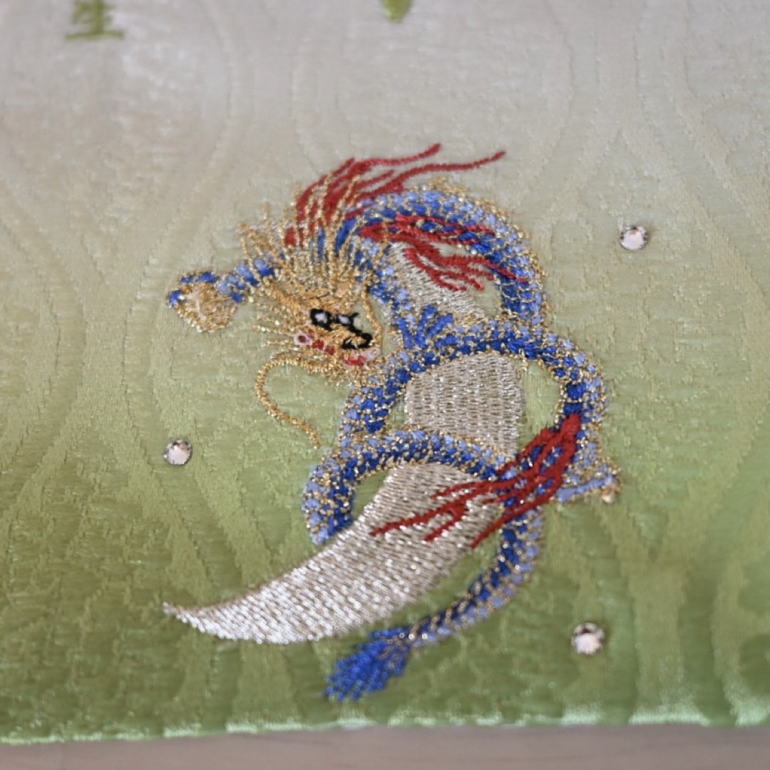龍 小さめサイズ金襴生地×刺繍のお名前旗♪【スタンド付き/送料 龍 小さめサイズ金襴生地×刺繍のお名前旗♪【スタンド付き/送料