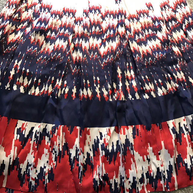 TOMORROWLAND(トゥモローランド)の《美品》TOMORROWLAND シルク100% スカート レディースのスカート(ひざ丈スカート)の商品写真